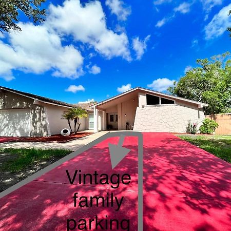 Vintage Family Scape + Heated Pool&Discount Villa Tampa Exterior photo