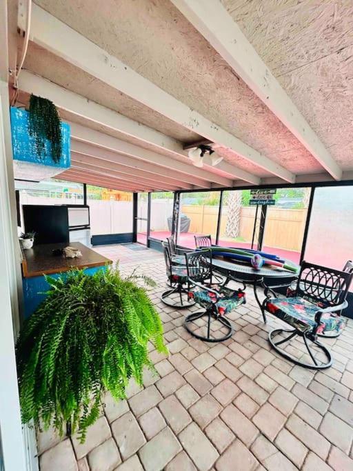 Vintage Family Scape + Heated Pool&Discount Villa Tampa Exterior photo